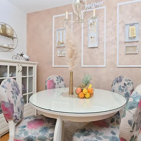 Daninovica Ii Apartment *