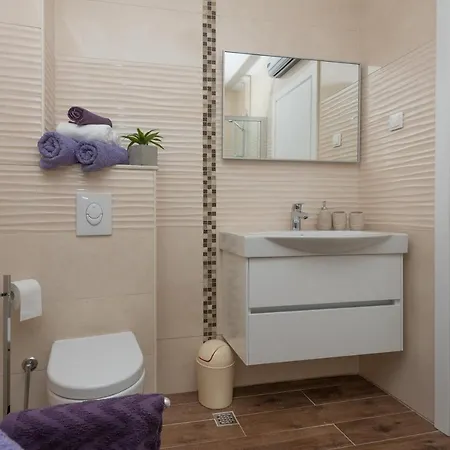 Daninovica Ii Apartment *