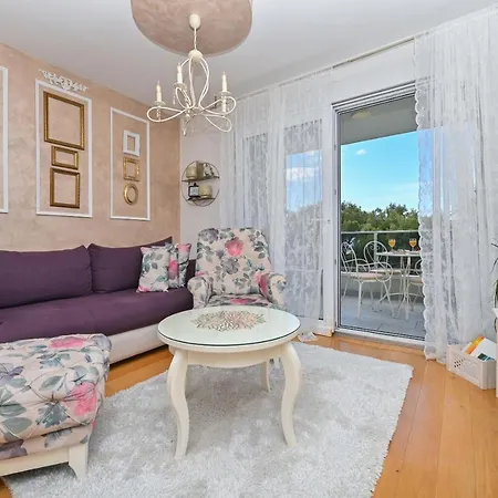 Apartament Daninovica Ii *