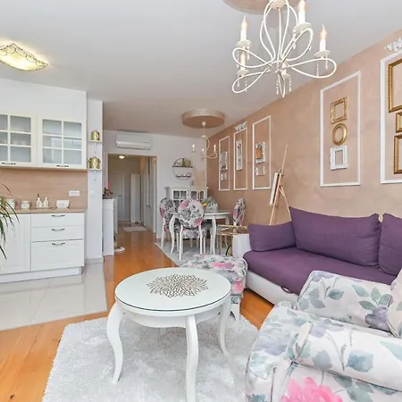 Apartament Daninovica Ii